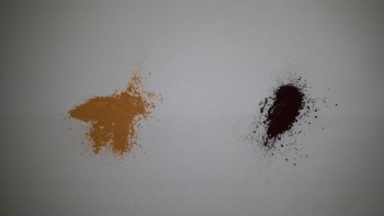 Yellow and dark red pigments made from waste.